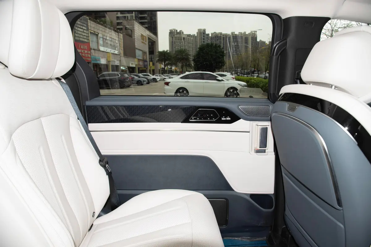 Nội thất BYD M9