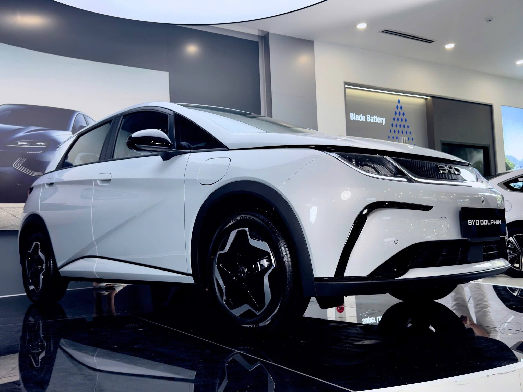 BYD Dolphin màu trắng 2026 nhập Thái