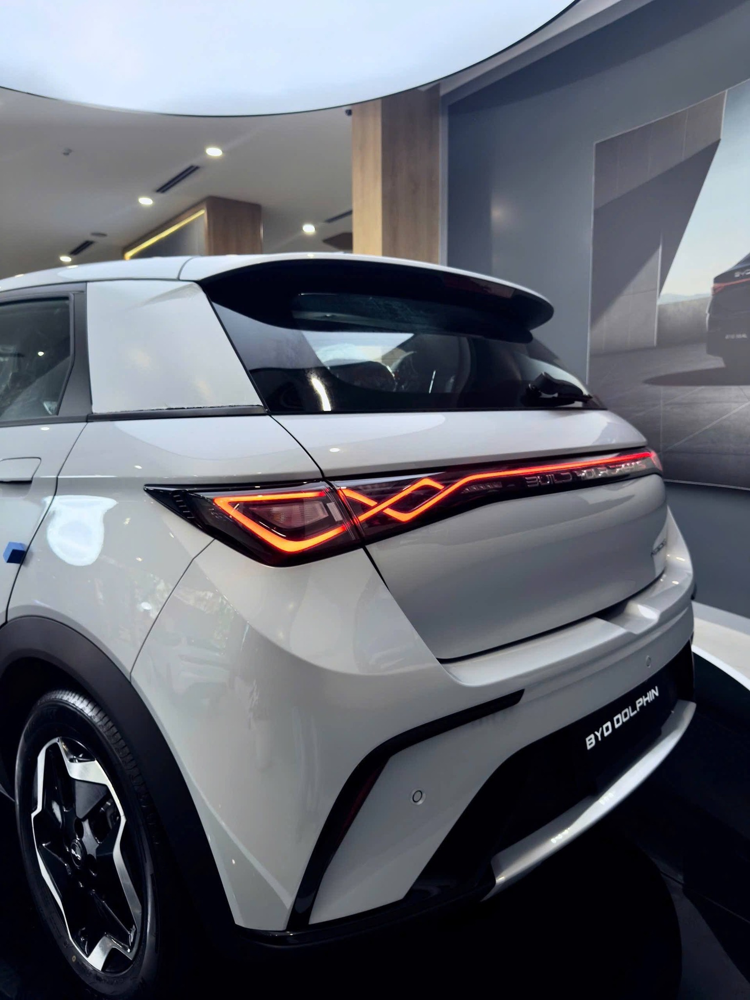 BYD Dolphin màu trắng 2026 nhập Thái