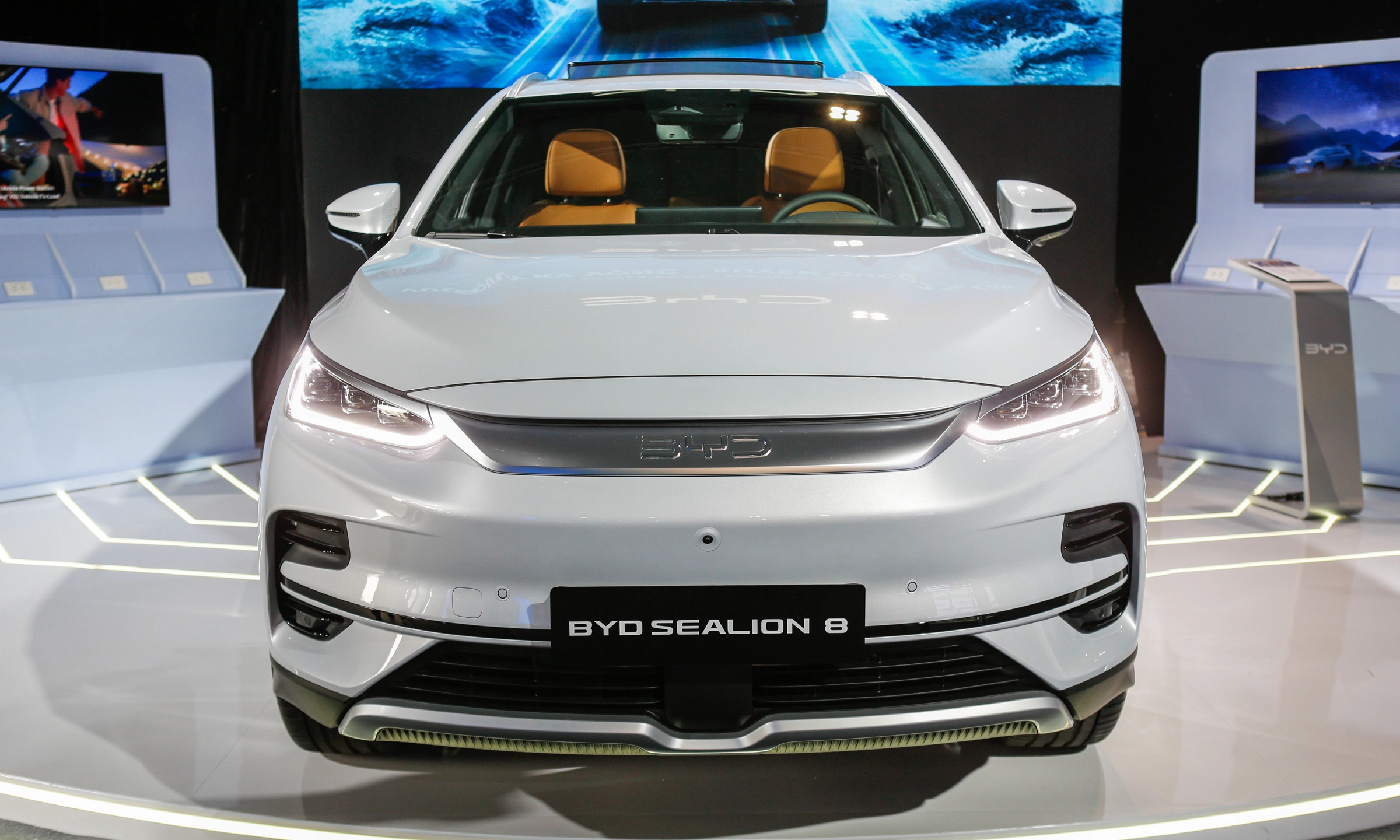 BYD Sealion 8