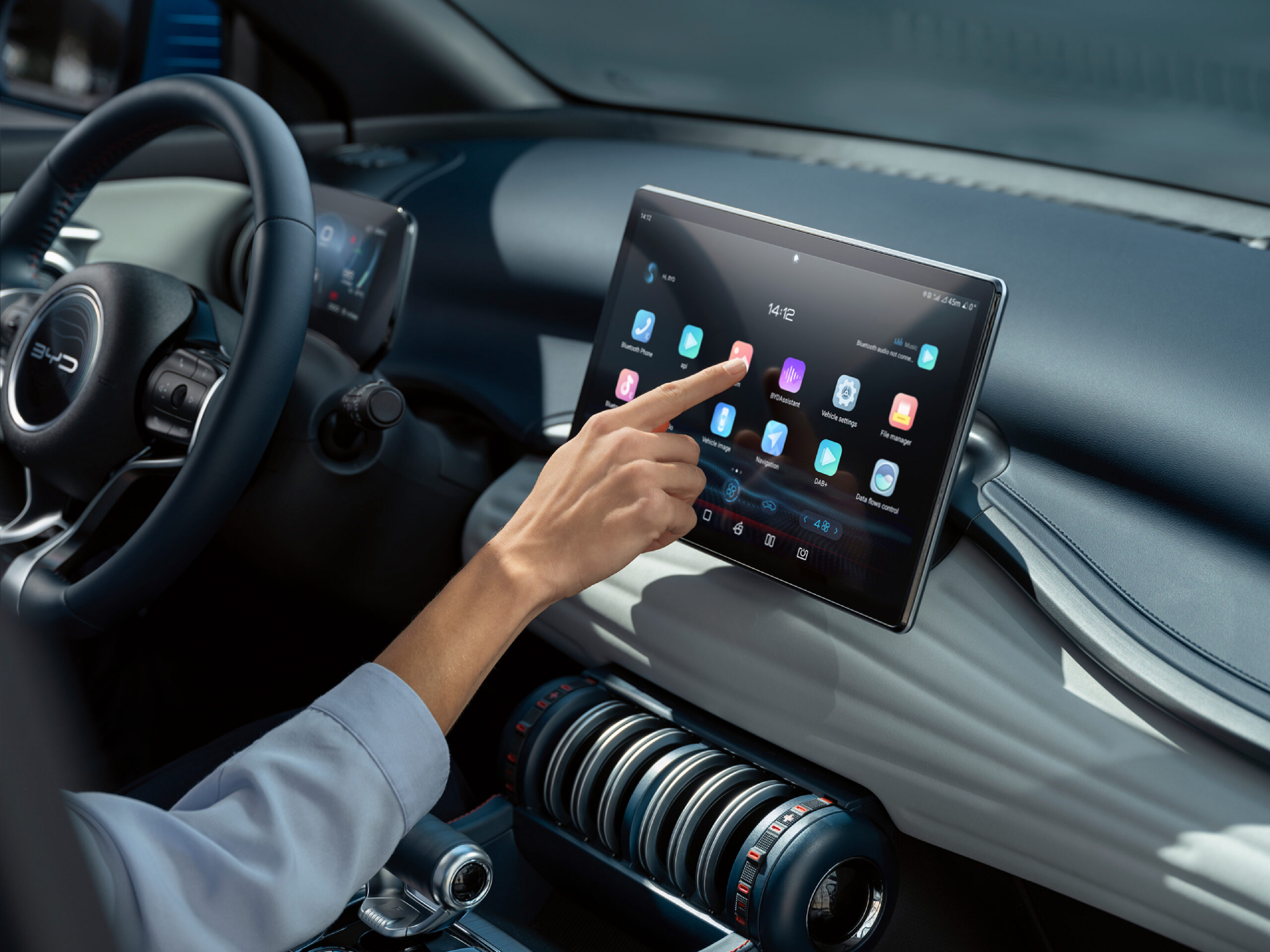 Màn hình xoay 90 độ trên xe BYD